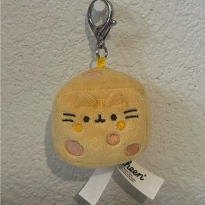 Pusheen cheese keychain